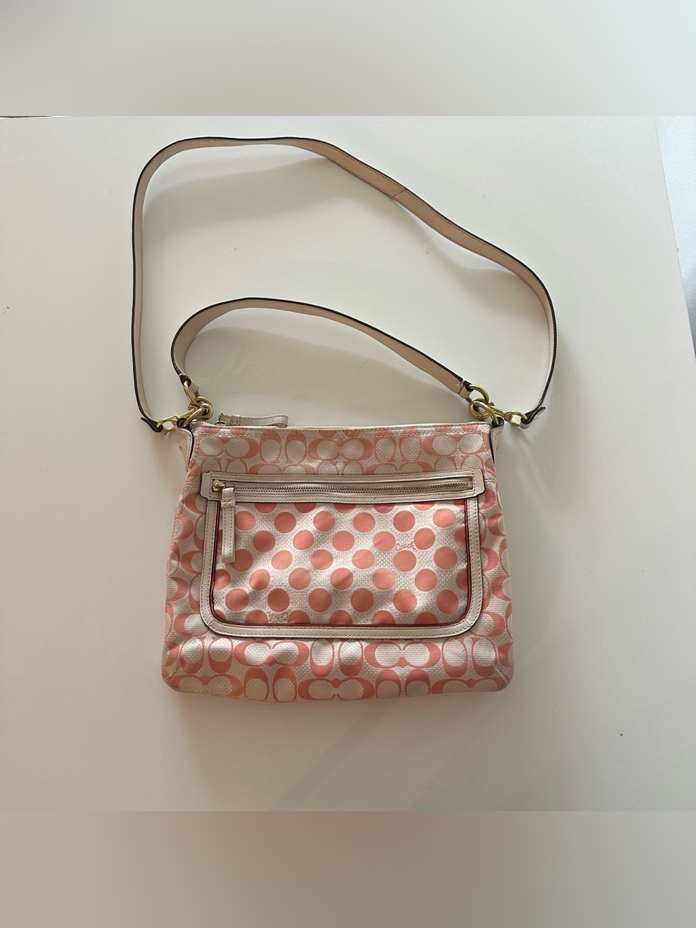 Vintage Y2K Coach 22475 Poppy Peach Polka Dot Purse Shoulder Bag
Good used cond